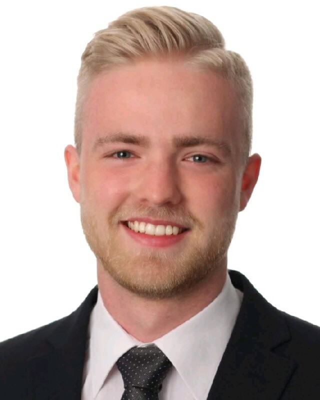 Oliver Schoen headshot