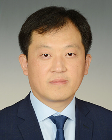 Guangchen Wang headshot