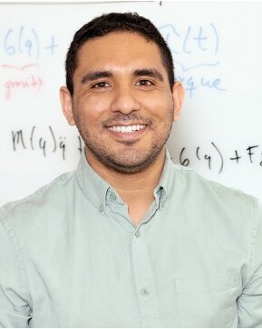 Victor Duenas headshot